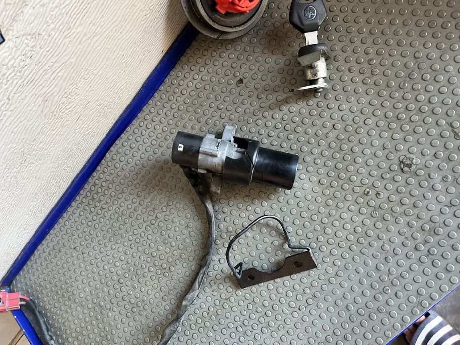 Stacyjka yamaha yzf r125 korek zamek zestaw staryowy