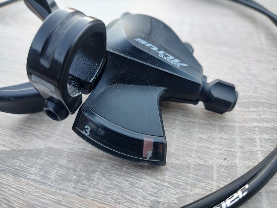 Manetki Shimano Altus 3x9
