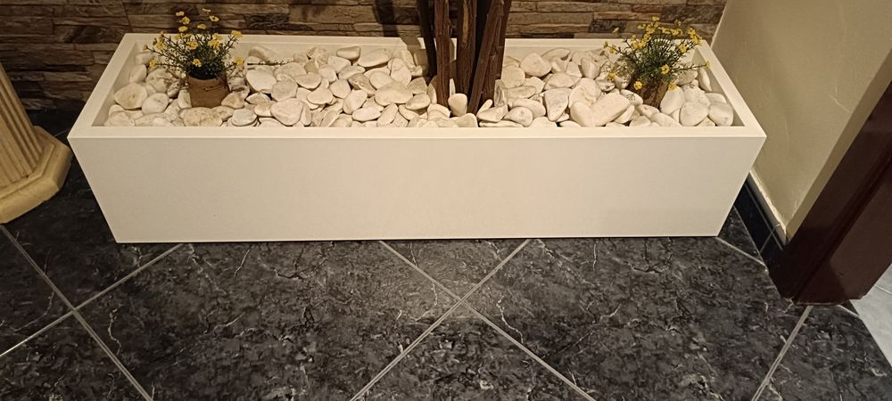 Vendo floreira retangular em lacado