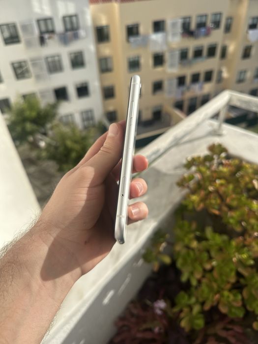 iPhone XR 128gb - 100% saude bateria