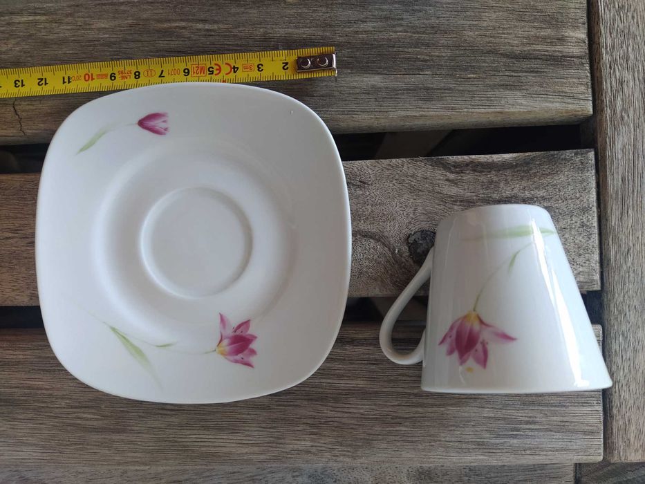 Chávenas de café em porcelana