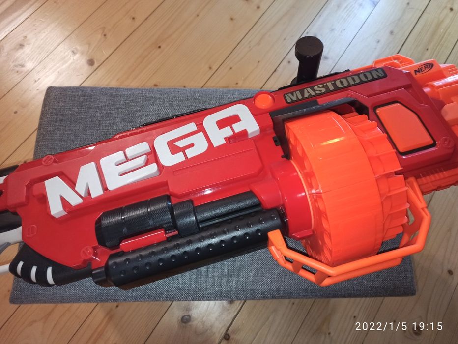 Mega Mastodon, pistolet Nerf na strzałki