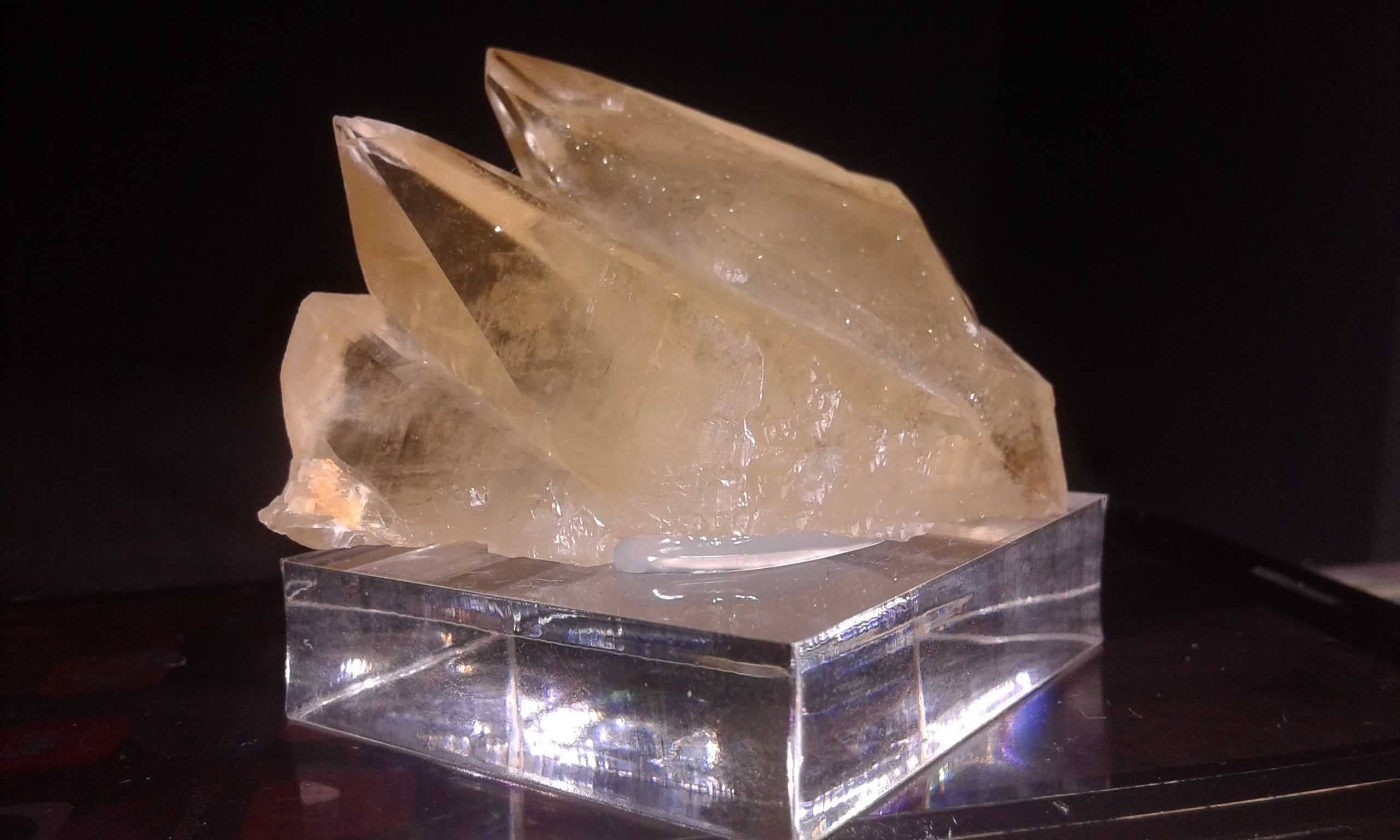 Cristal Calcite com inclusões.