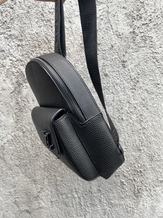 Мужская Сумка-слинг черная Louis Vuitton Pilot