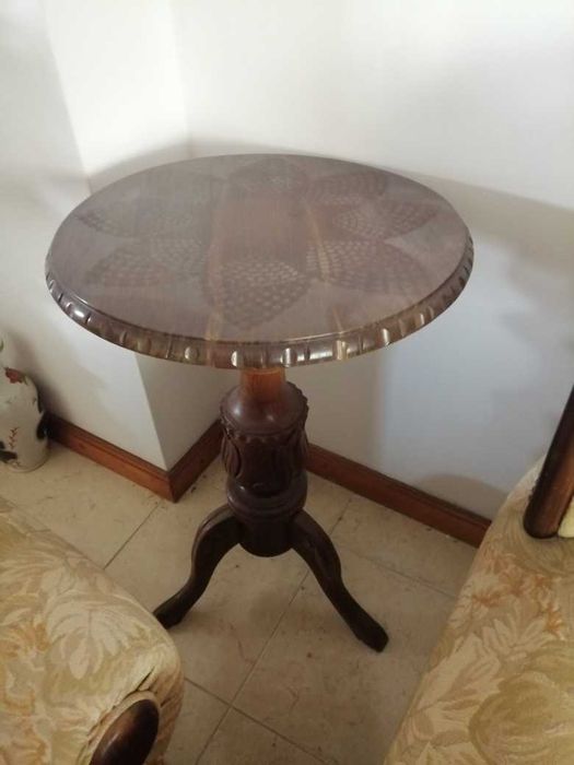 Mesa de canto em madeira