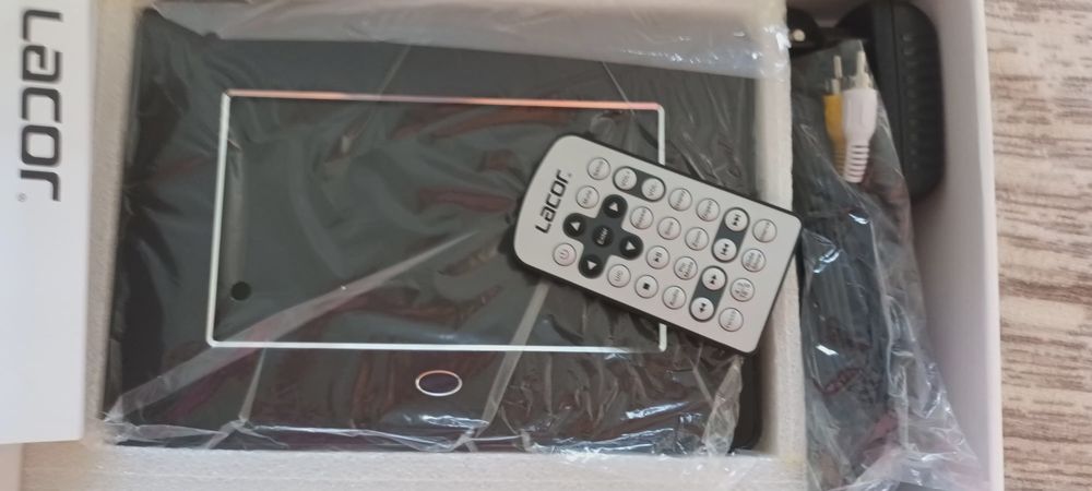 Moldura digital 7" NOVA, ainda na caixa