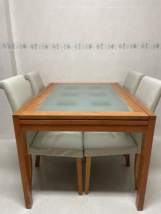 Mesa Extensivel e Cadeiras (usado)