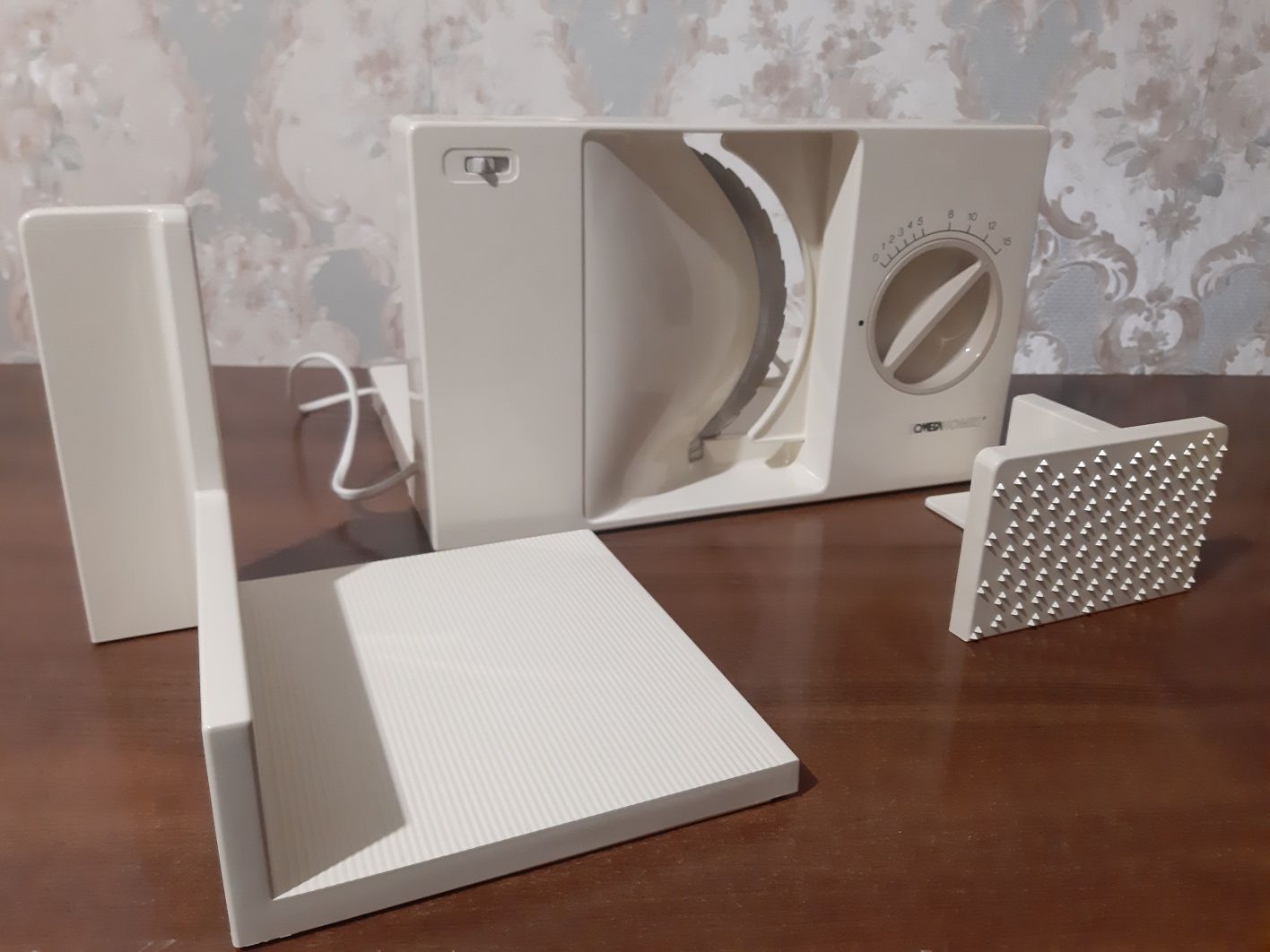 Хліборізка Omegahome німецька