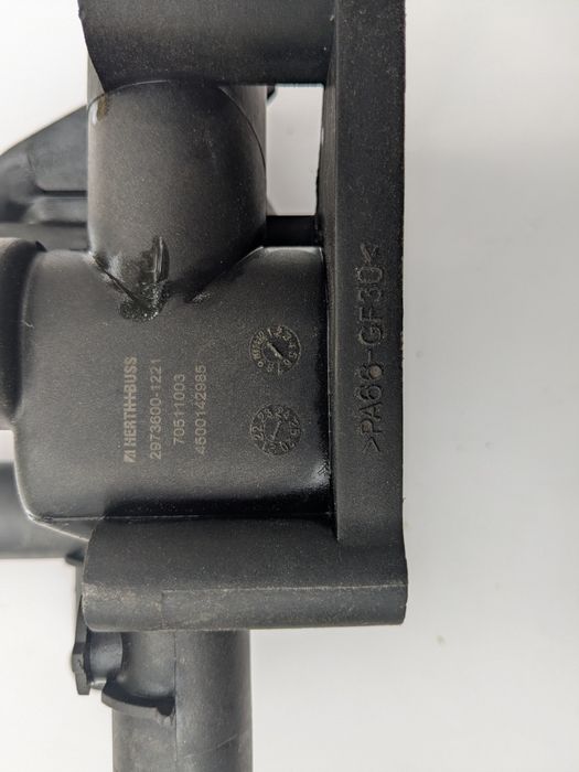 Корпус термостата skoda Octavia tour 1.6