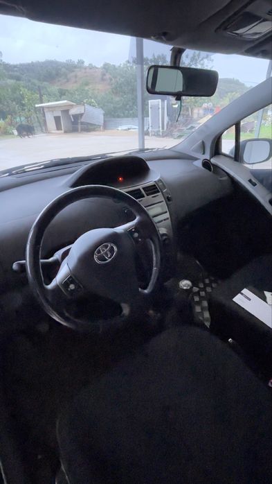 Toyota yaris 2009 com 180000 km