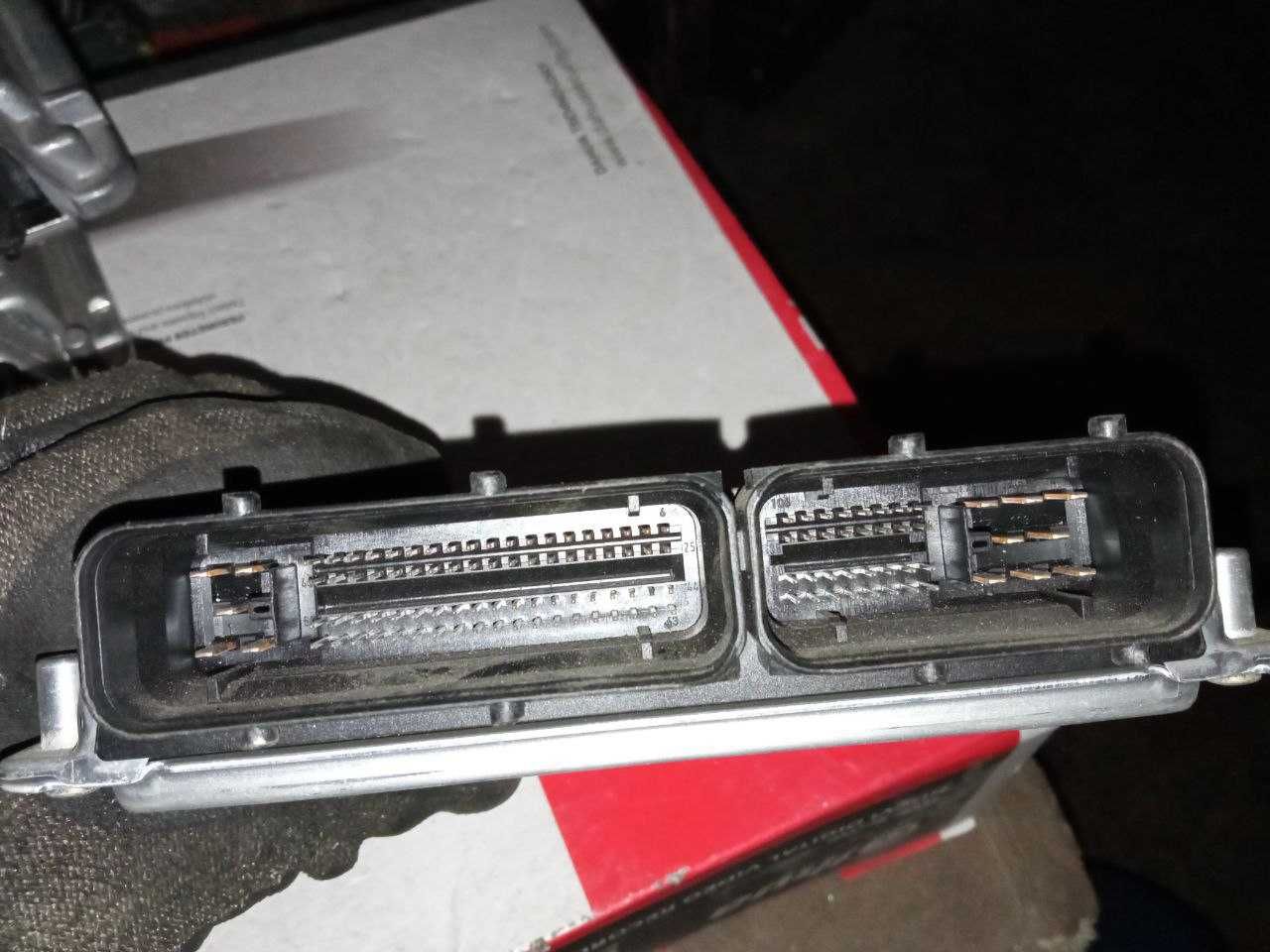 Блок управління двигуном Audi A8 D2 4.2 V8 Ауді 4D0907558H 0261206015