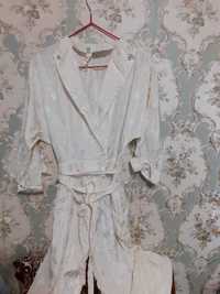 Комбинезон белый приталенный с расширенными штанами