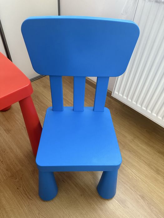 Stolik dla dzieci + 2 krzesełka