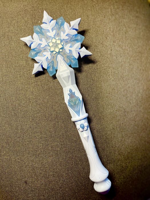 Чарівна паличка Ельзи, Сніжинки, Королеви