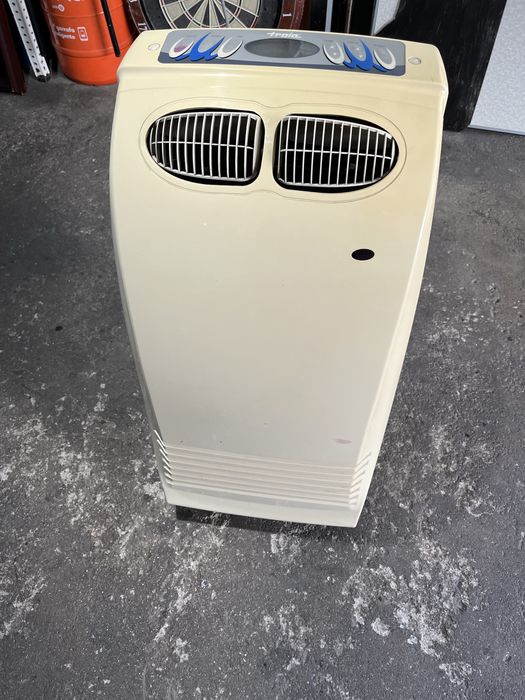 Aparelho de ar condicionado usado sem comando a funcionar    funcio