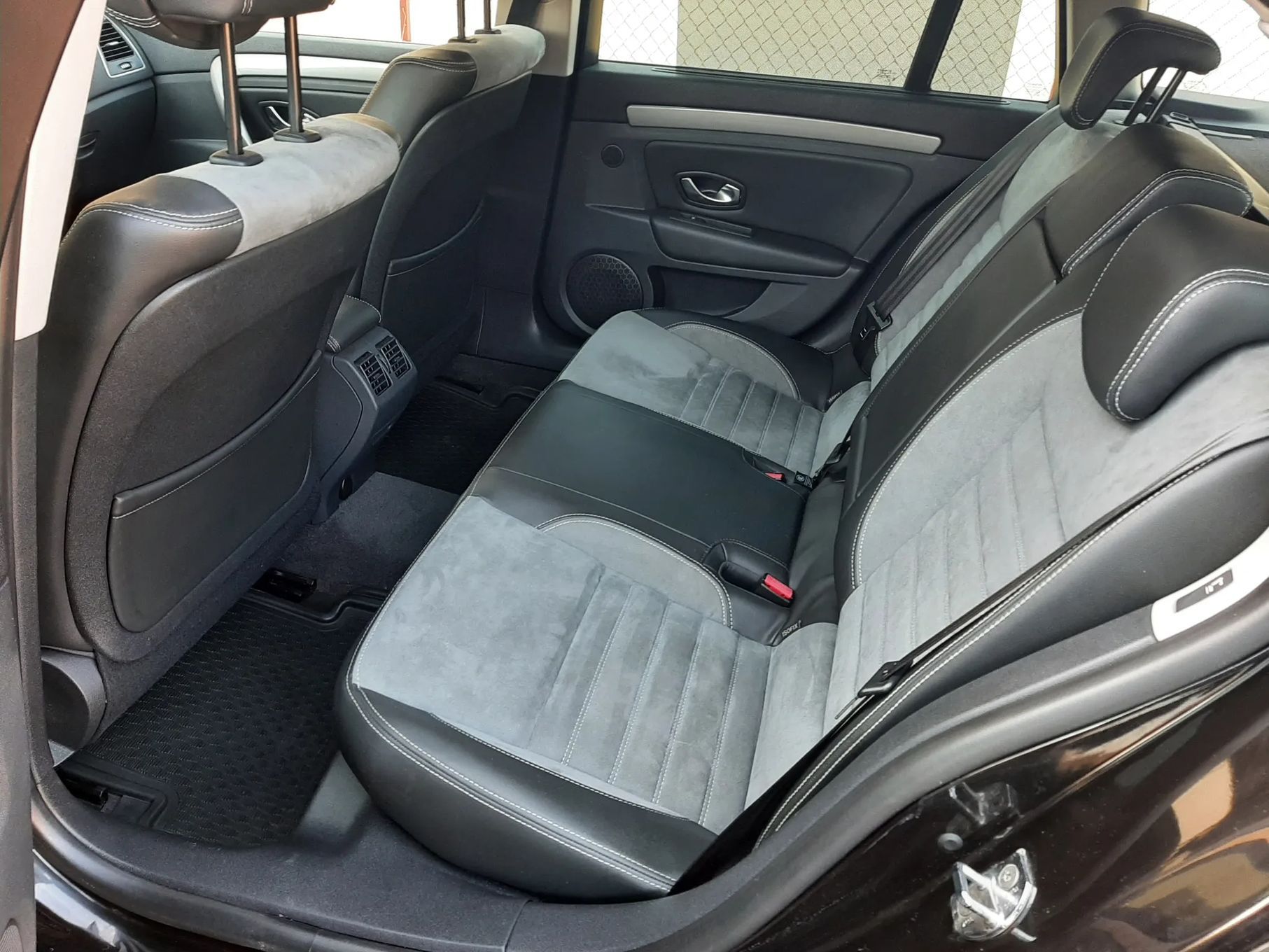 Renault Laguna III 2.0 dCi 178 4control