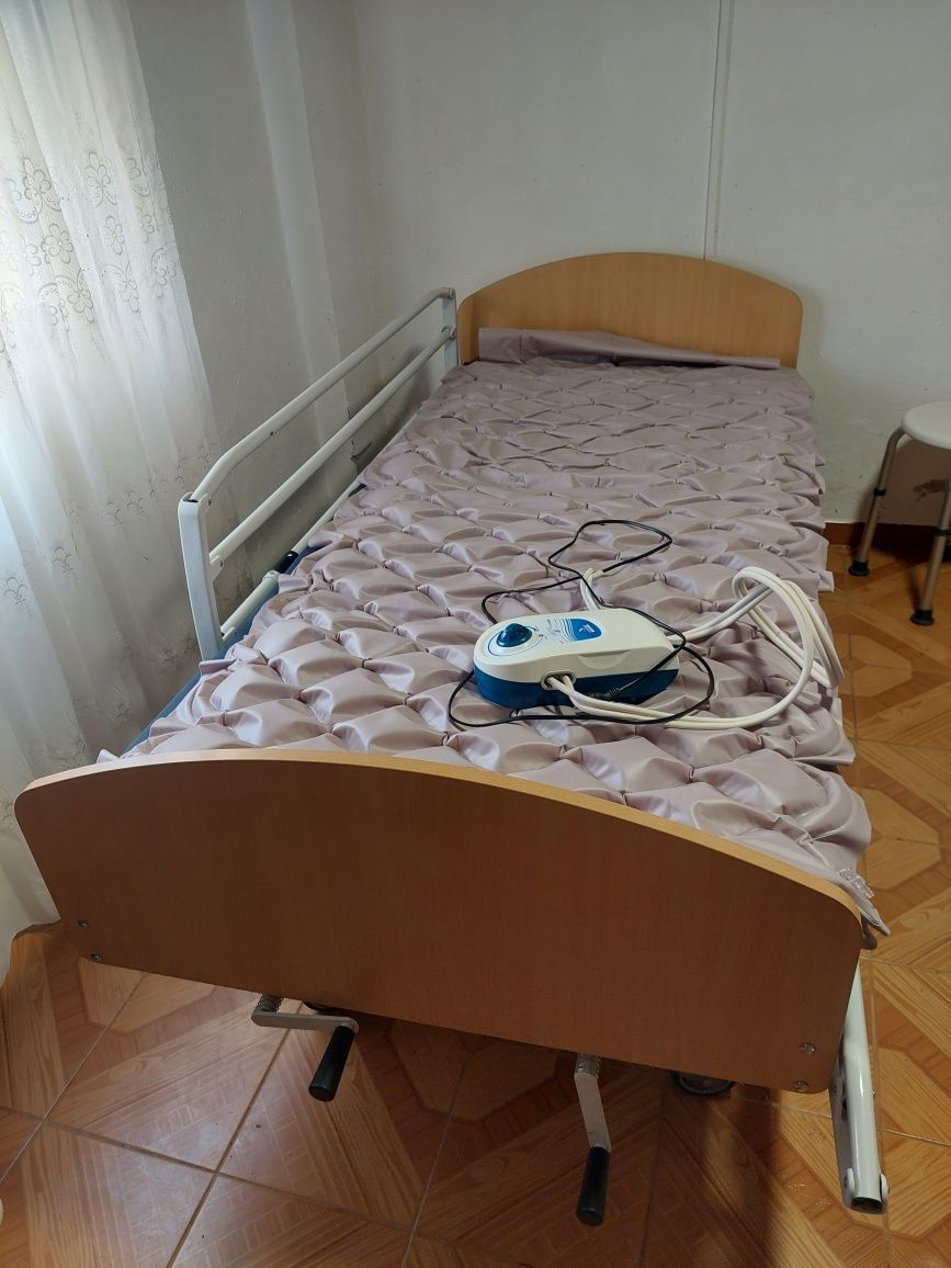 Cama Articulada ( manual], com colchão e oferta de colchão antiescaras