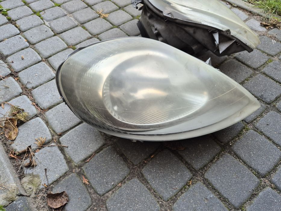 Przednie lampy renault trafick 2005