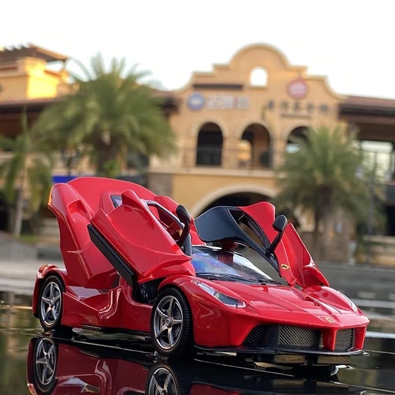 Продаю металеву модель авто 1:32  Ferrari  La Ferrari