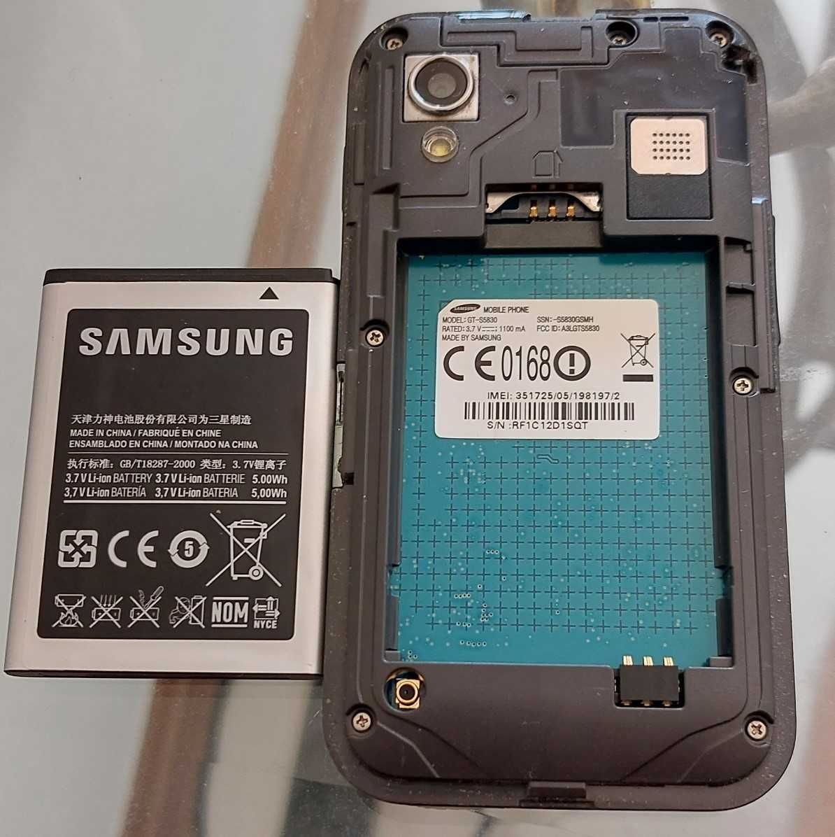 Telemóvel Samsung GT-S5830 a funcionar.