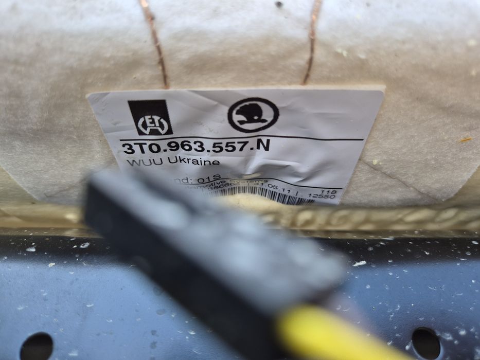 Mata grzewcza fotela skoda superb II gąbka stelaż zapinka pasa kierowc