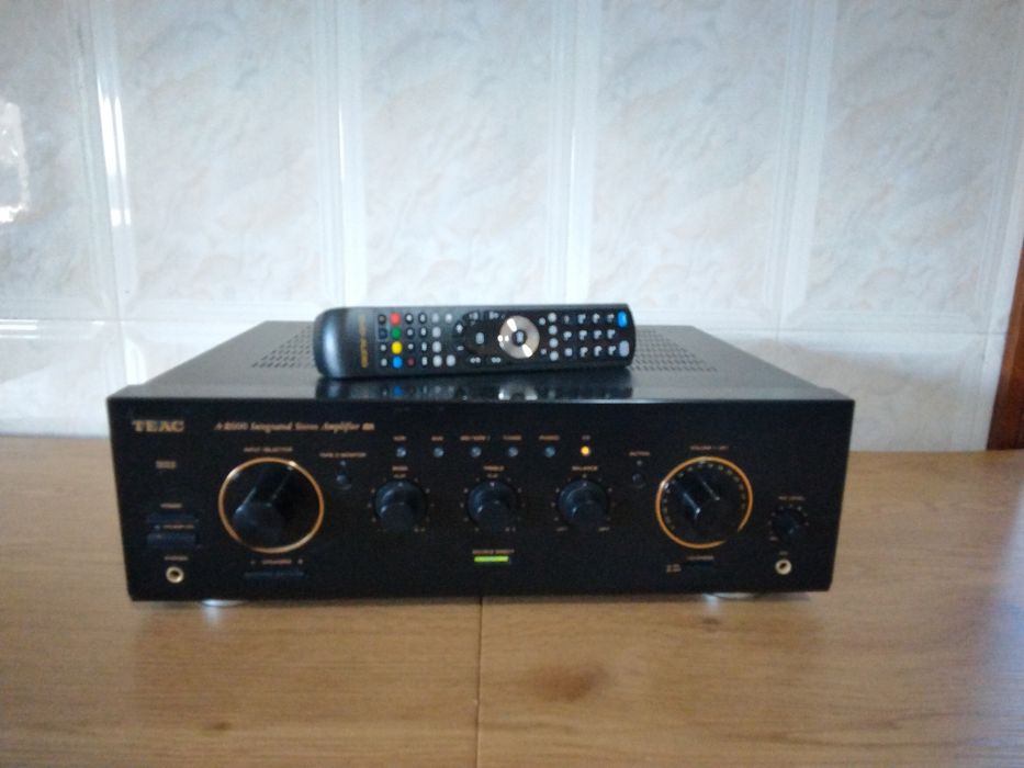 Amplificador integrado Teac A-R600