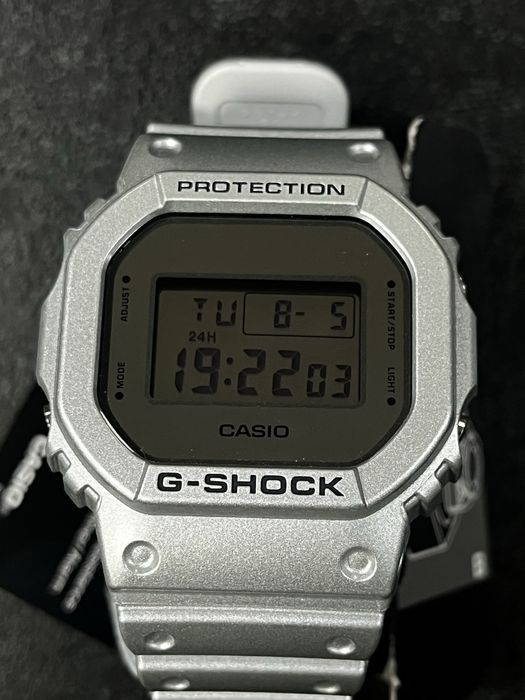 G-SHOCK DW-5600FF-8ER оригінал