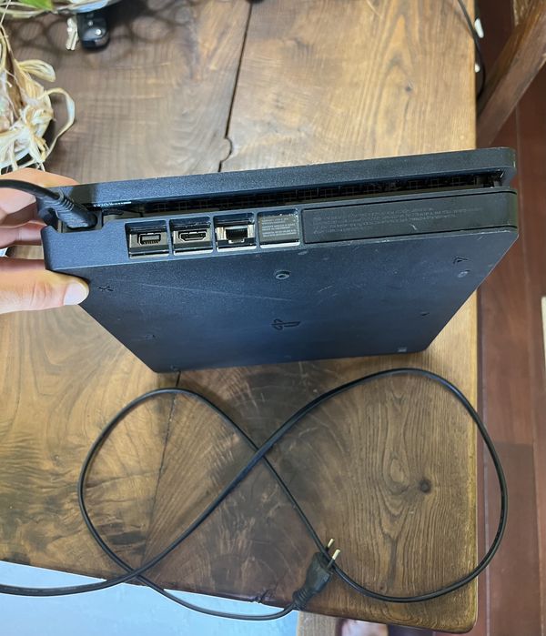 Playstation 4 Slim com pouco uso