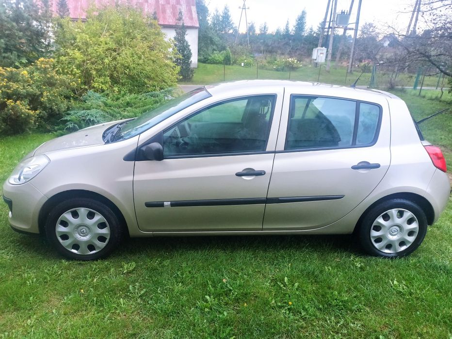 Renault clio 3  1.2 75 km 2007