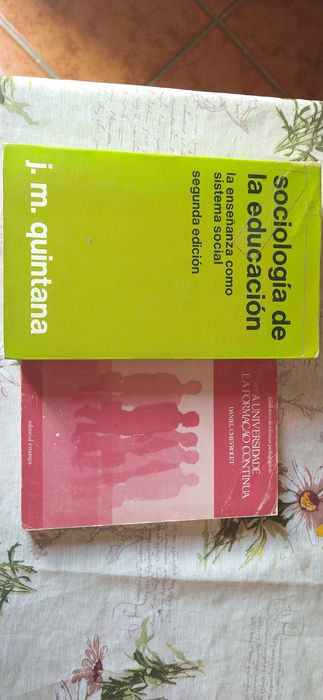 2 livros de educação universitários