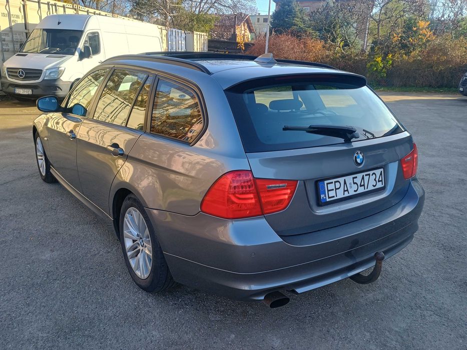 Bmw 318i E91 Kombi 2010r.  Xenon 2 x szyberdach  2,0 143KM