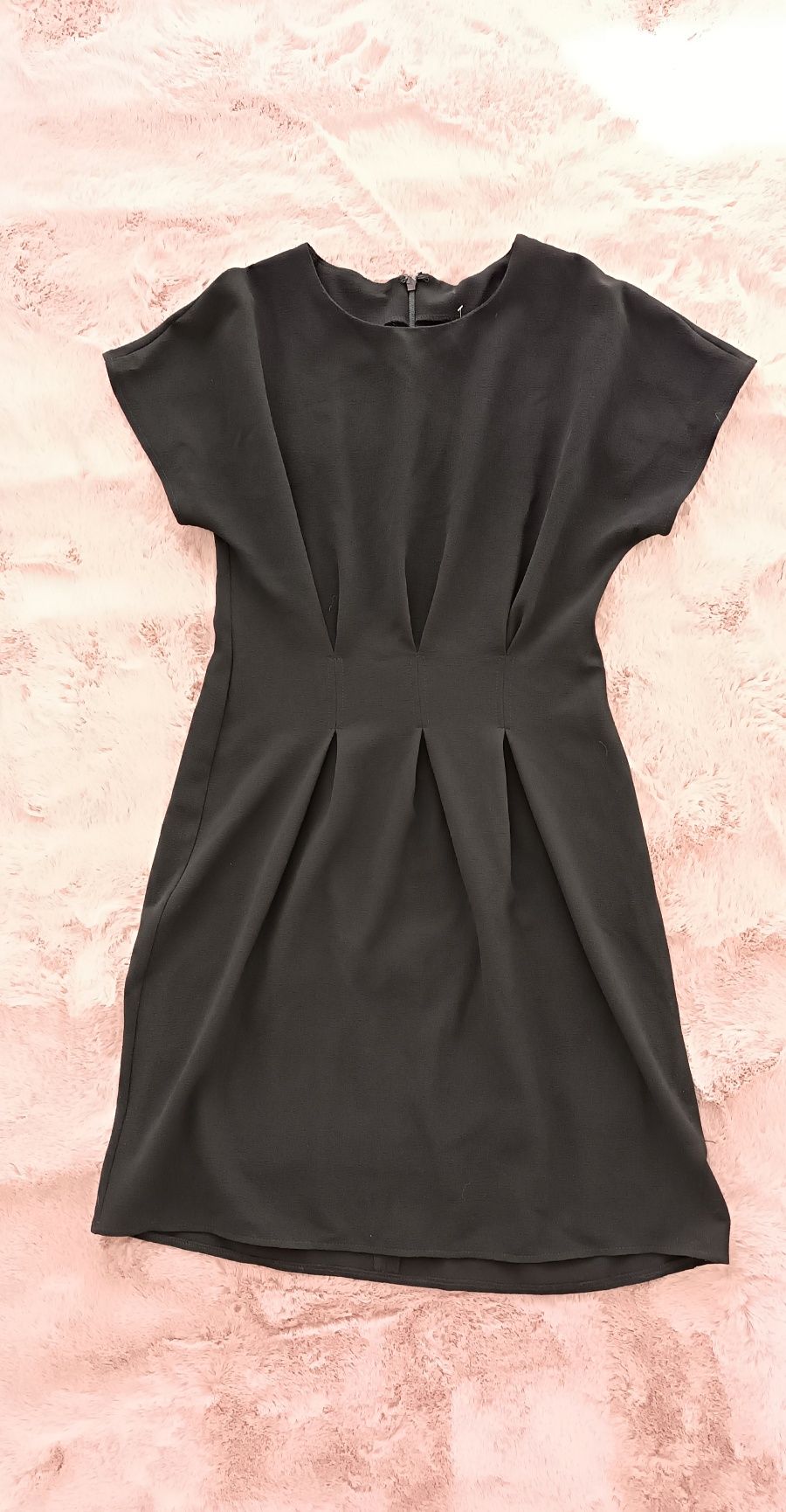 Czarna letnia sukienka XS 34 krótka rozkloszowana z krótkim rękawem