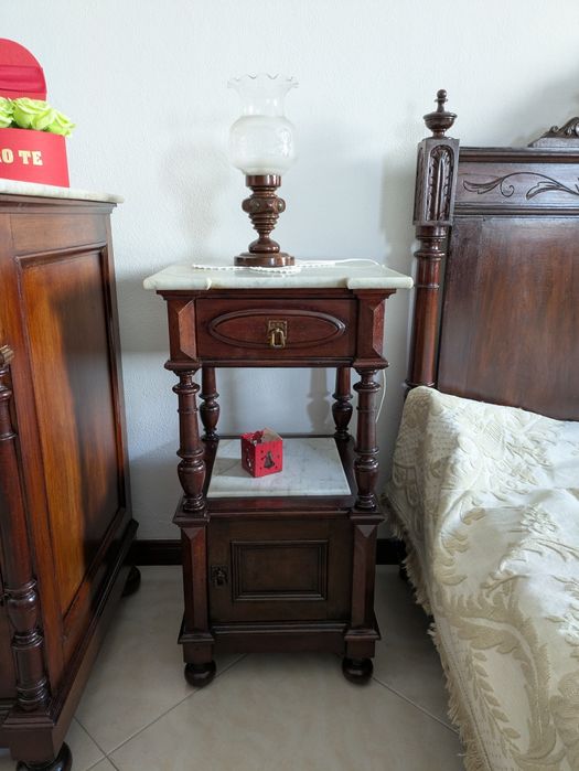 Quarto antigo completo em Amieiro