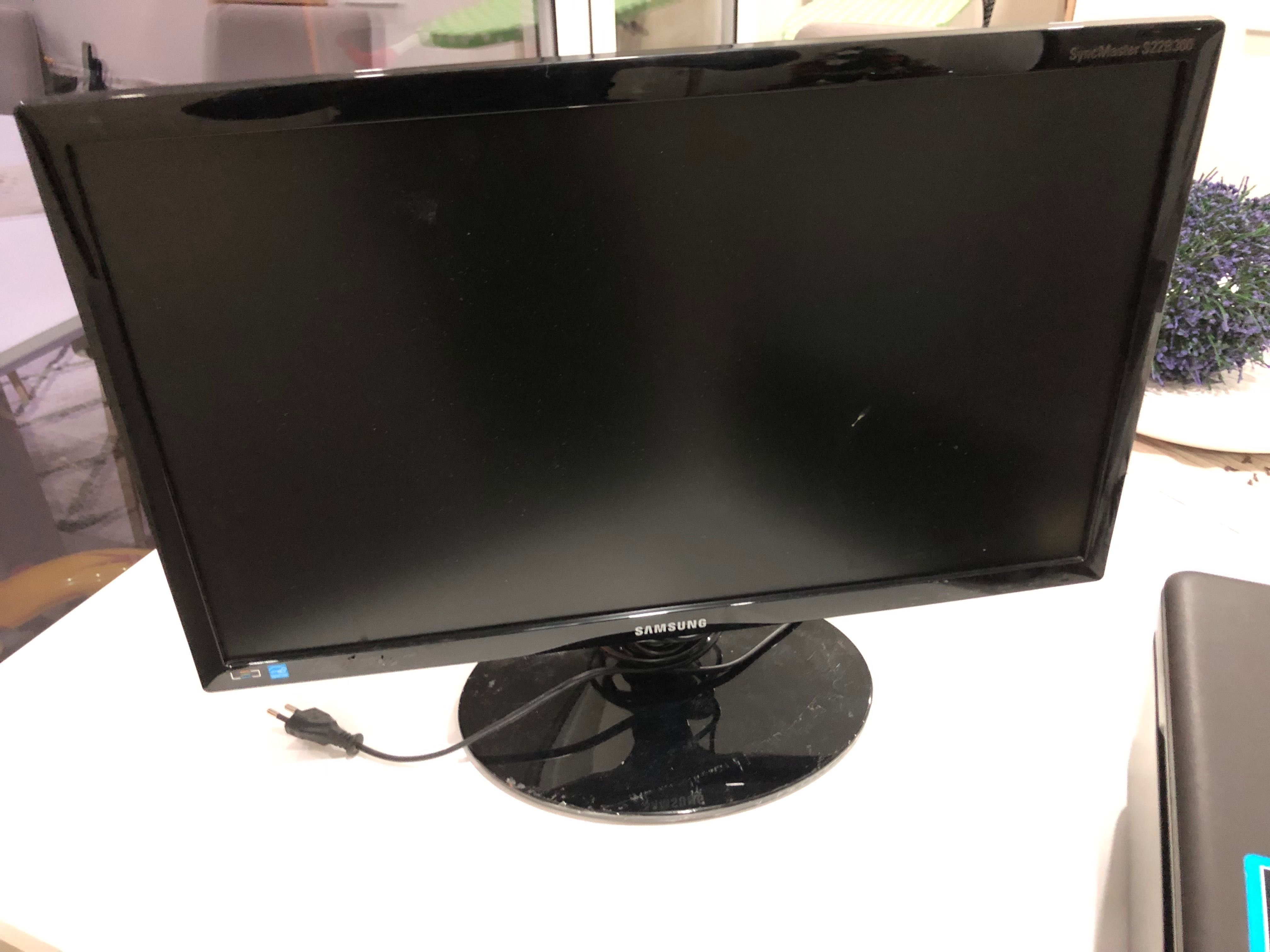 Monitor e impressora usados