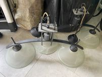 2 candeeiros de teto em ferro e vidro