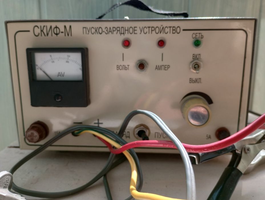 Пуско-зарядное устройство "Скиф" 15-10
