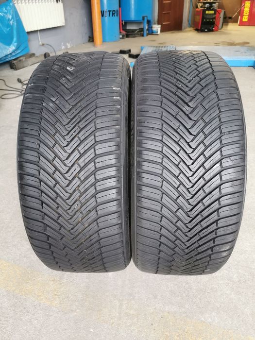 Para opon 225/40R18 92V Continental AllSeasonContact