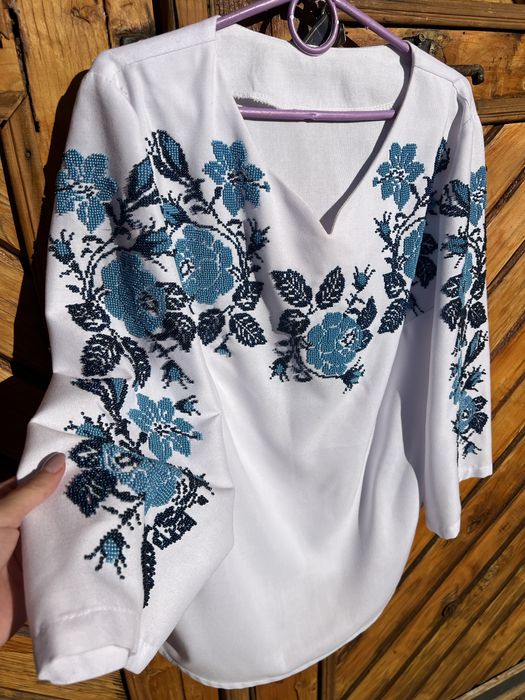 Вишиванка бісером ручної роботи.