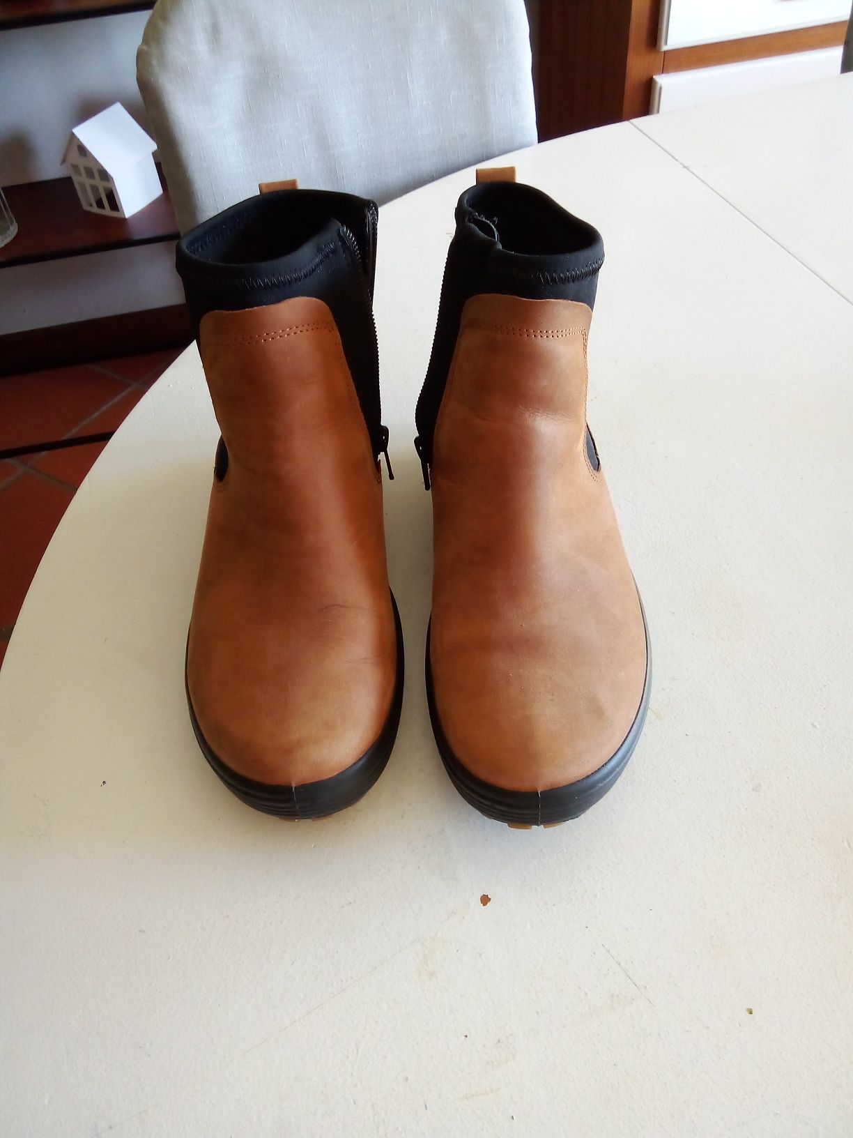 Botins para mulher em pele