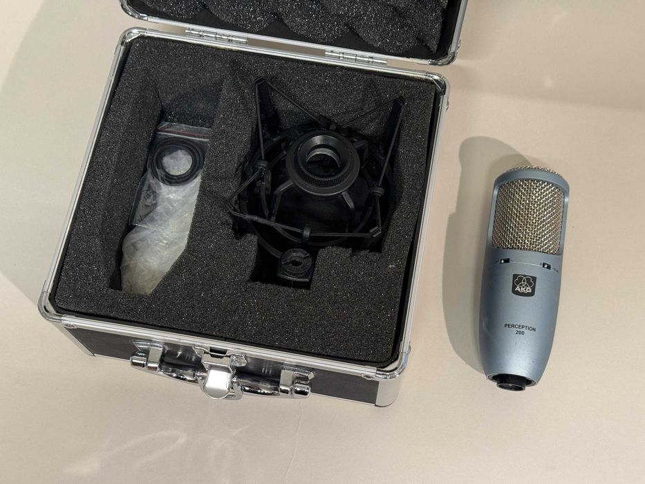 Mikrofon pojemnościowy AKG Perception 200