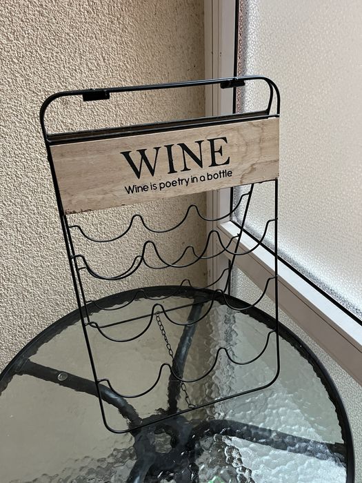 Stojak na wino.