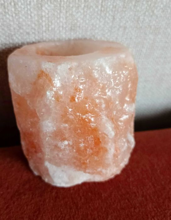 Świecznik solny na 1 tealight.