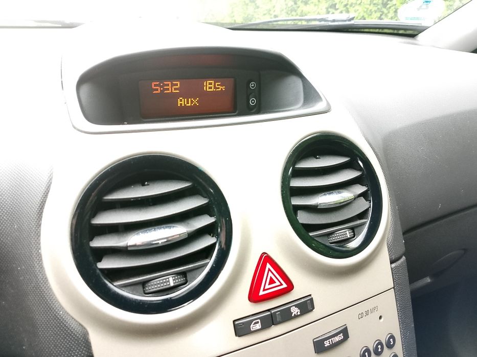 Opel Corsa D 1.4 Klima Serwis Czarna 5 drzwi