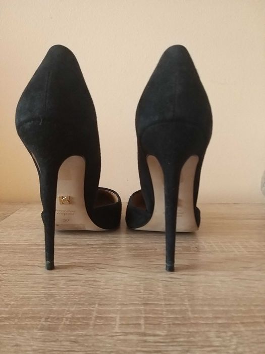 Szpilki zamszowe czarne Kazar 38