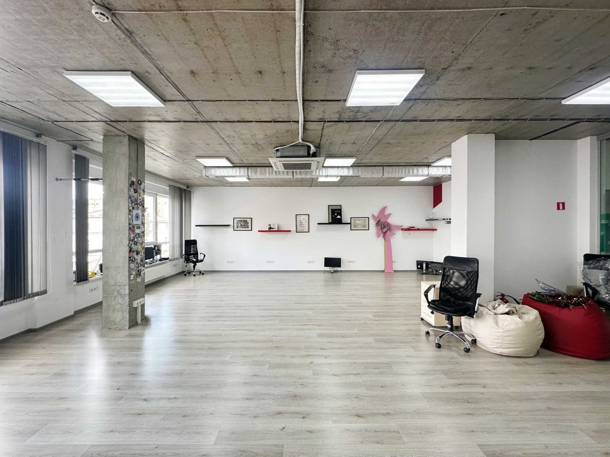 Оренда офісного приміщення, 228 м² за 12$/ м², на вул. Угорська