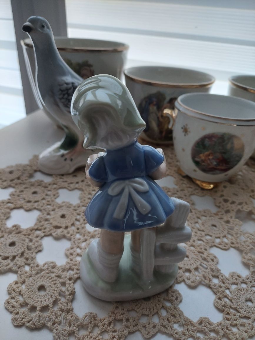 Figurka porcelana dziewczynka z harmonią