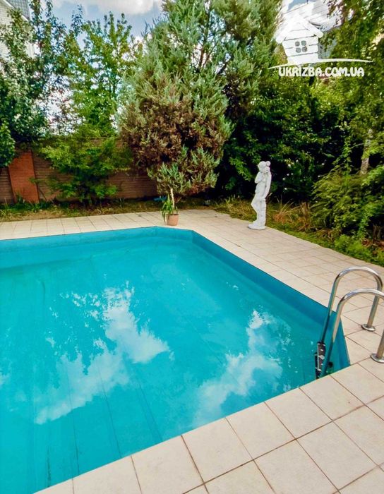 Київ. Будинок 360кв. Ділянка 16 соток, до 15 осіб.