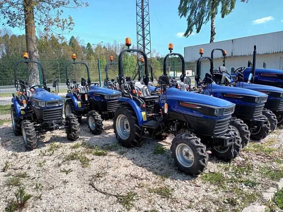 Traktorek do Ogrodu sadu firmy osprzęt komunalny i ogrodniczy FARMTRAC