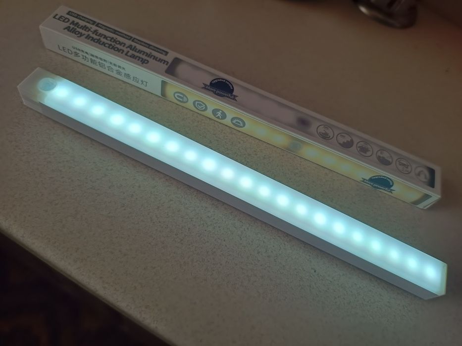 LED лампа с usb зарядкой и датчиком движения