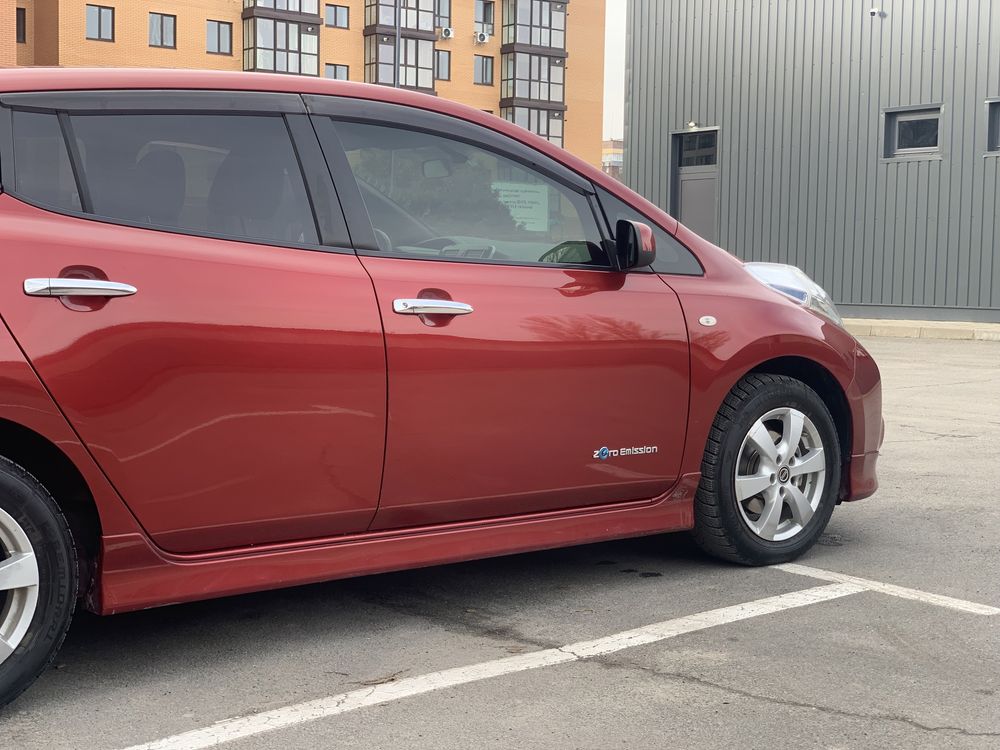 nissan leaf ze0.